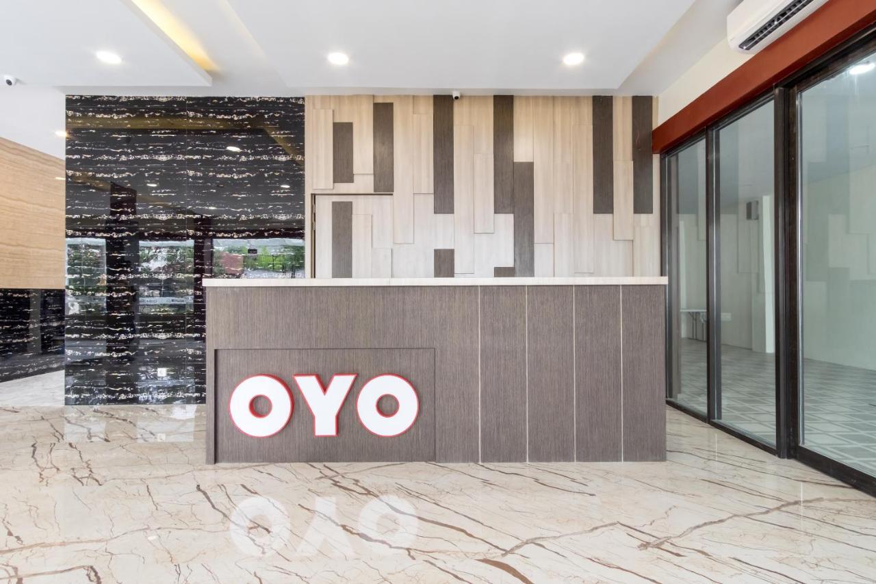 Oyo 727鱼尾狮酒店 棉兰 外观 照片