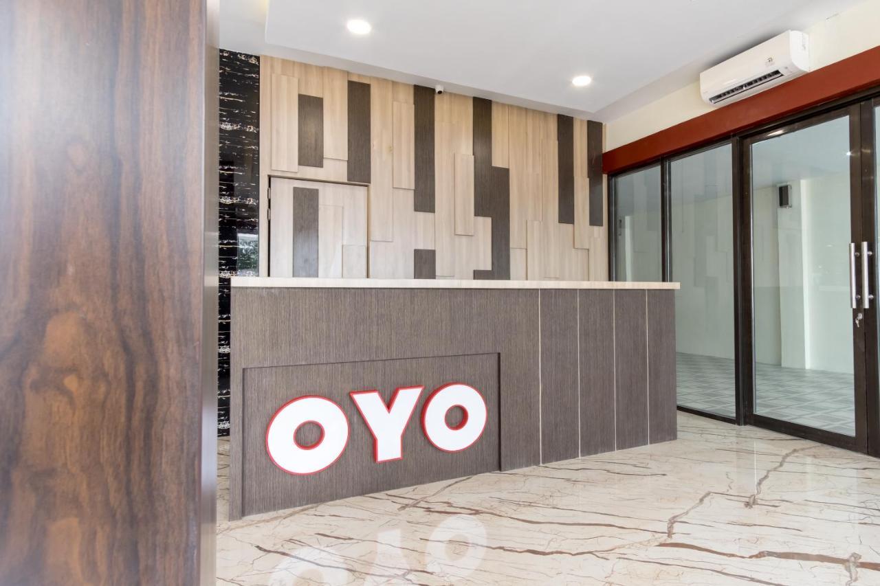 Oyo 727鱼尾狮酒店 棉兰 外观 照片